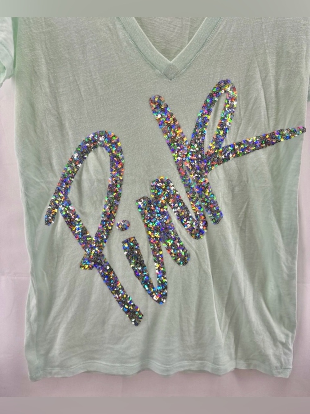 PINK Victoria's Secret Mint V-Neck Tee with Multicolor Sequin Logo Size Large - Picture 2 of 4